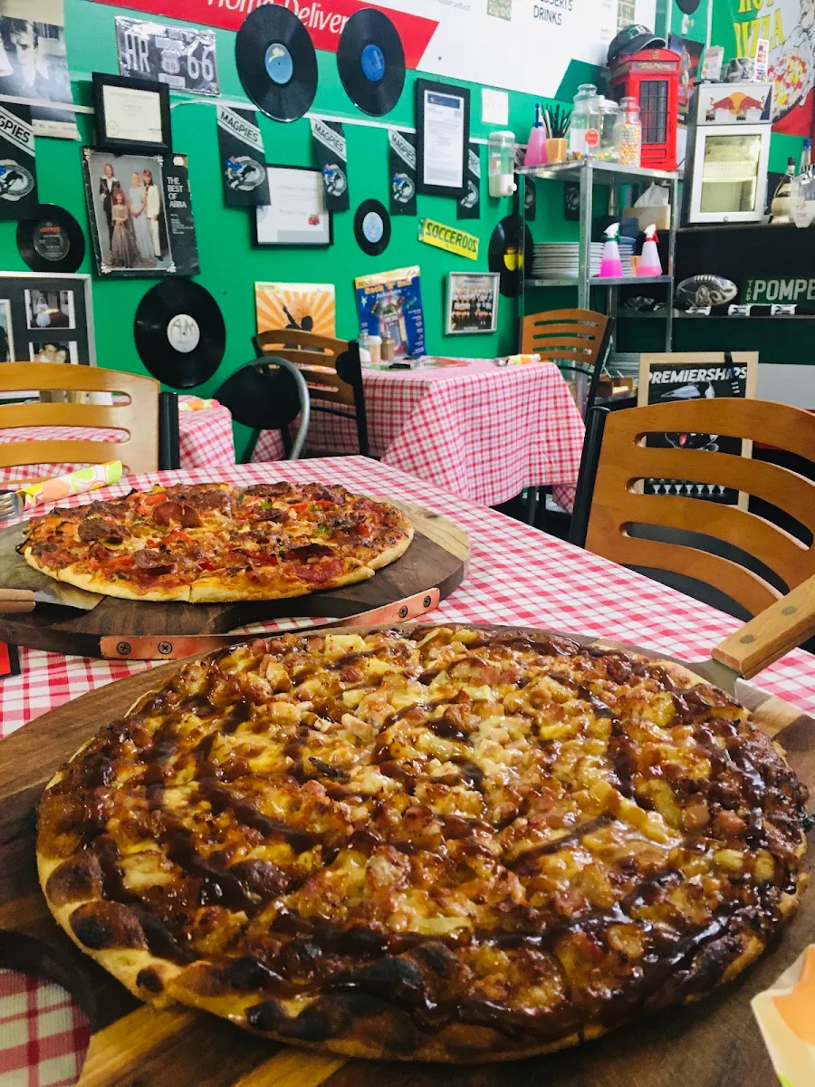 Highlights, Pompeo's Pizza