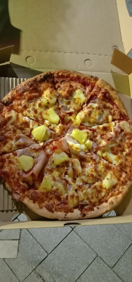 Hawaiian Pizza, Crust Pizza Claremont