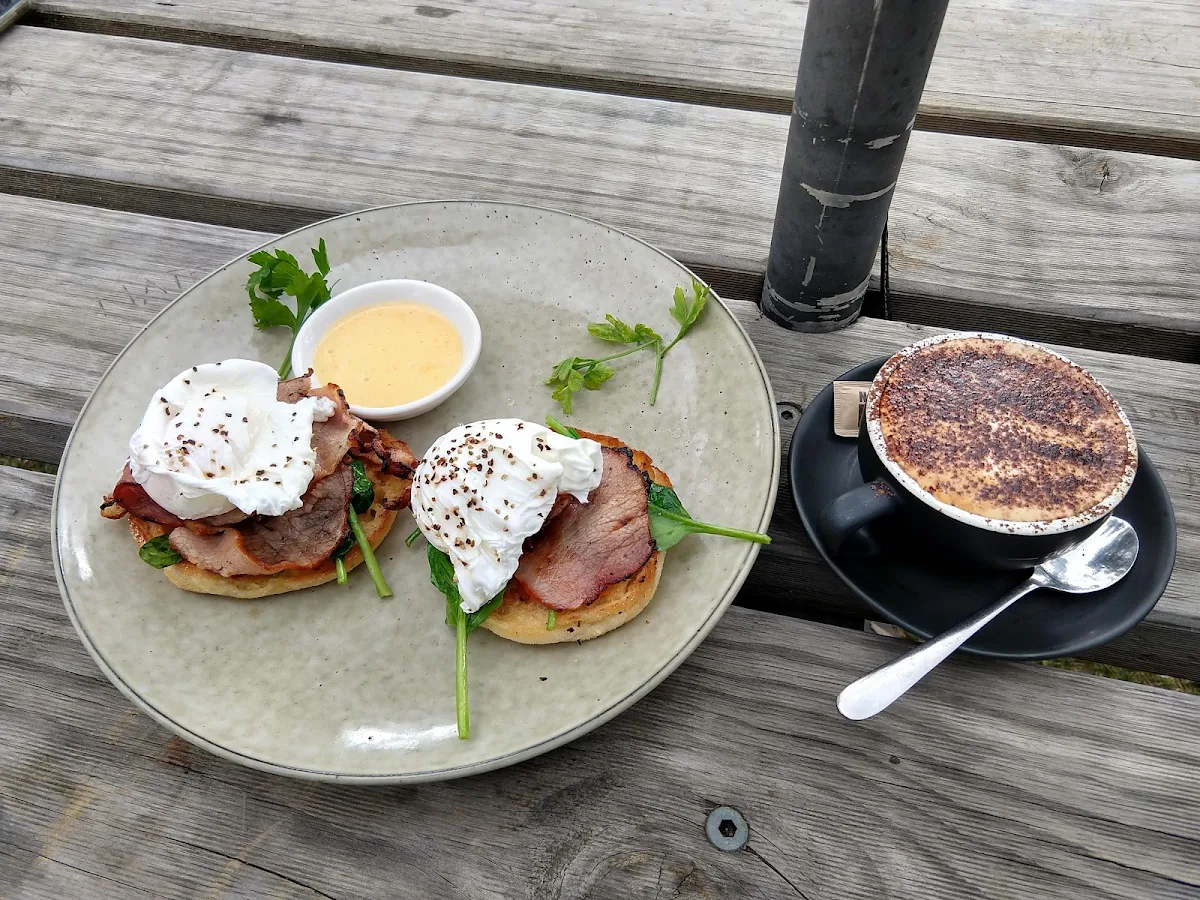 Eggs Benedict, Amoretti's Abbotsbury