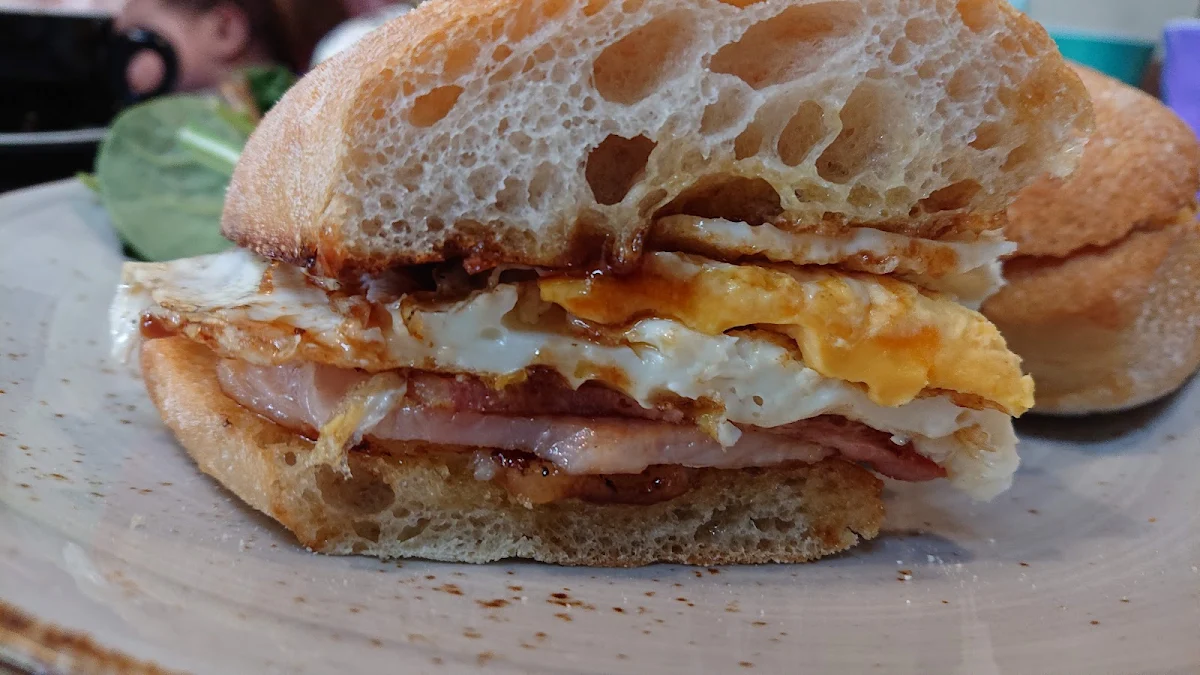 Bacon & Egg Roll, Madame Frou Frou