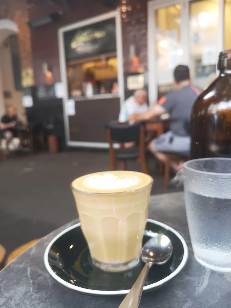 Flat White, Latteria.