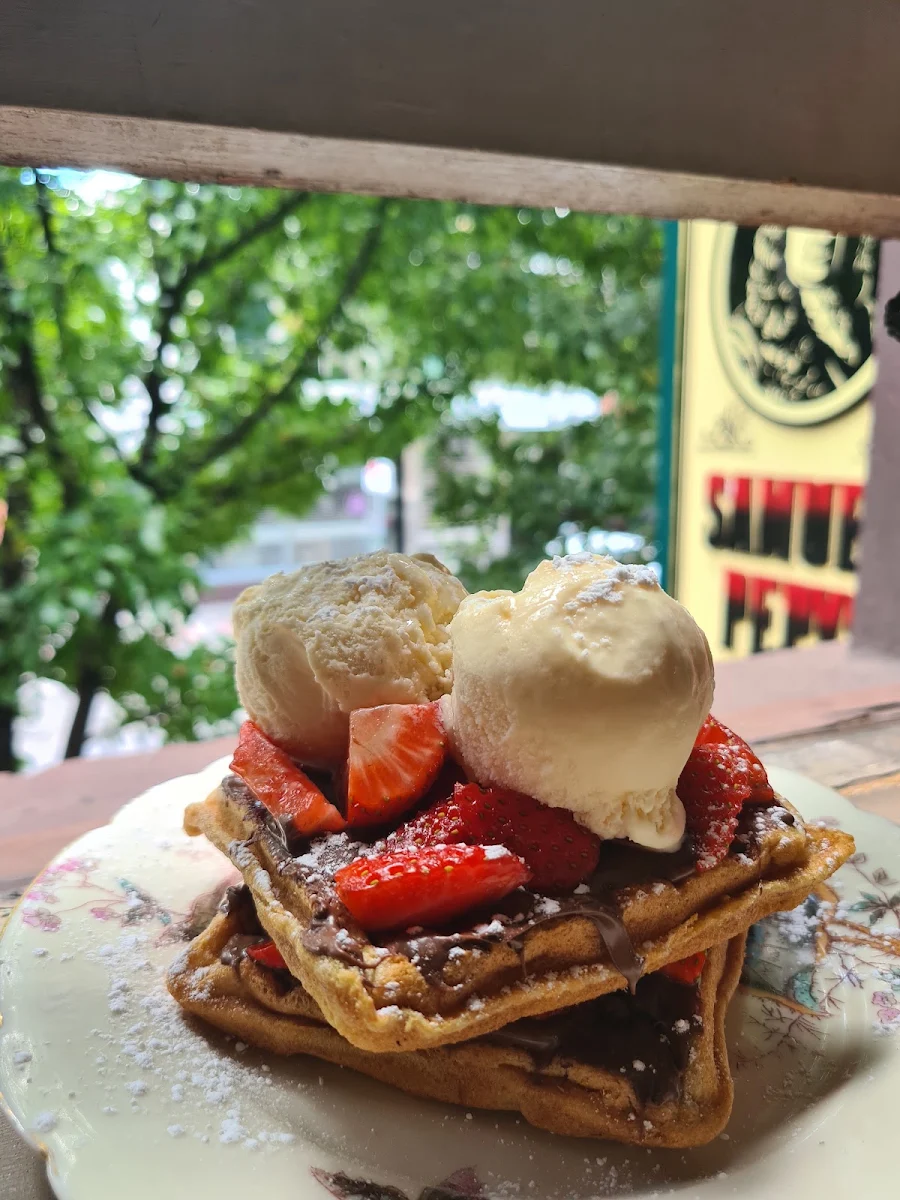 Waffles with 3 Toppings