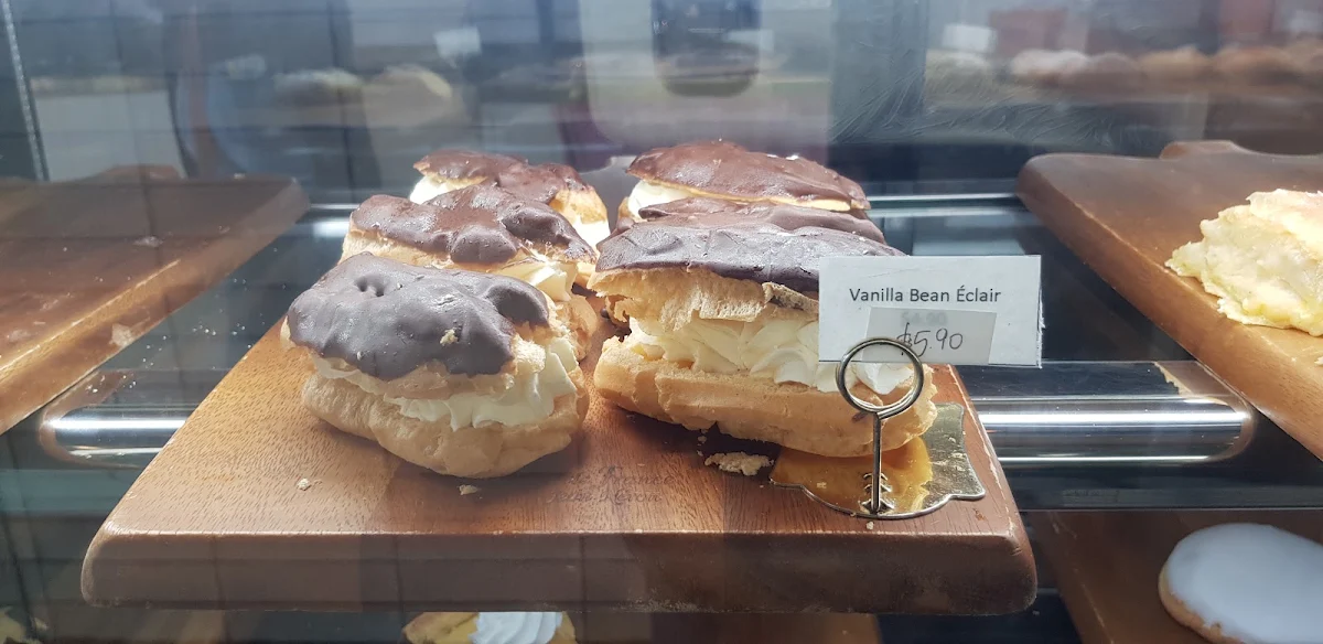 Vanilla Bean Eclair, Balwyn Espresso