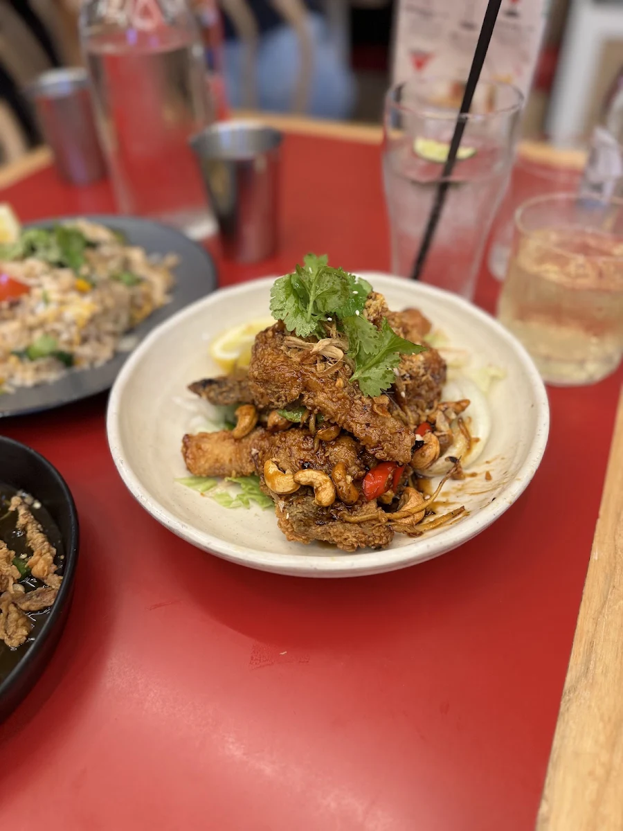 Fish, Kinn Thai Hyperdome