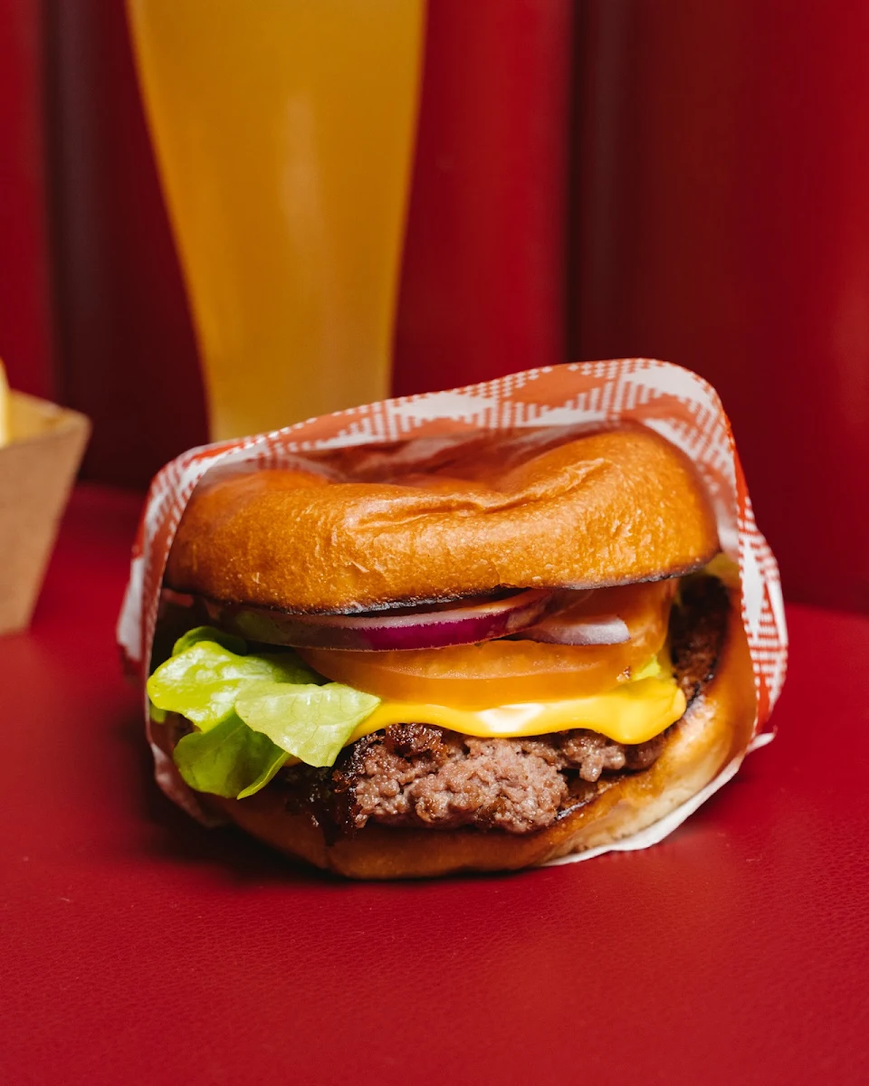 Highlights, Benny's American Burger Milton