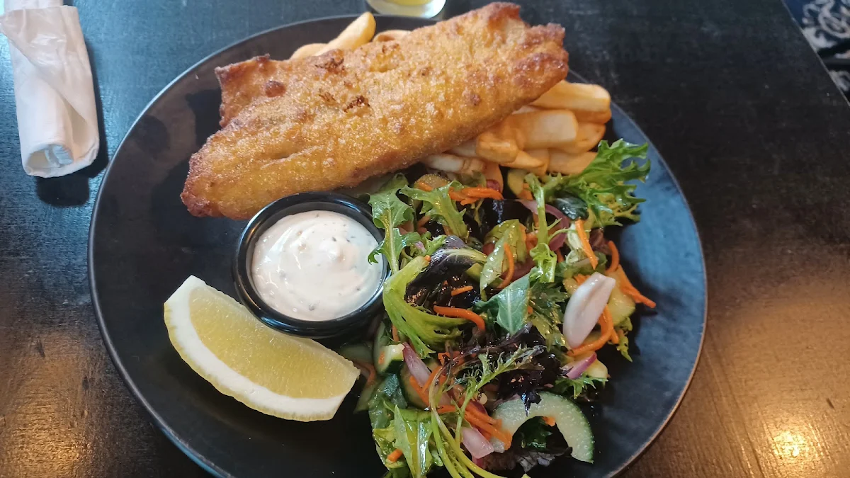 Fush N Chips, Bells Hotel