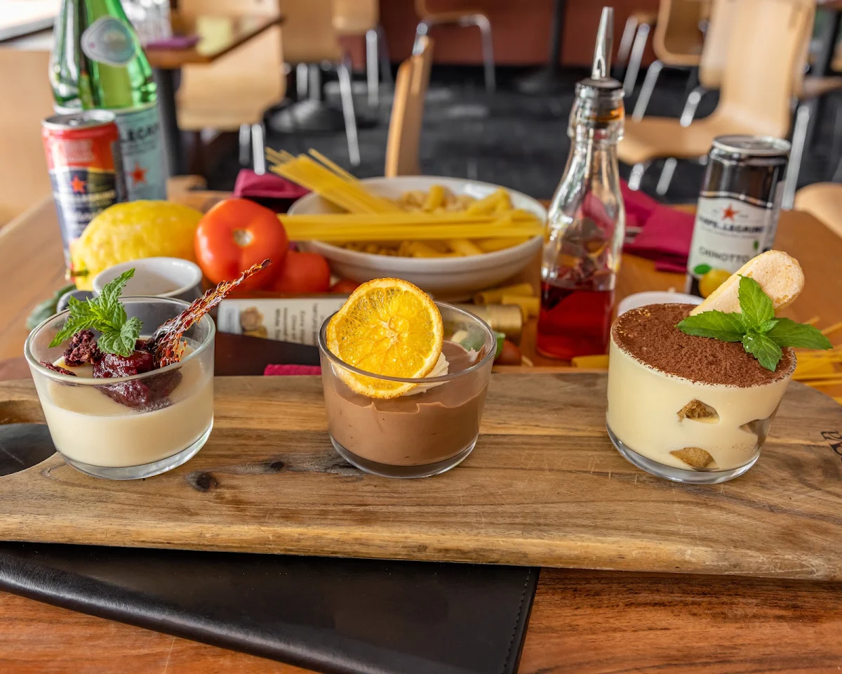 Chocolate Mousse, Bella Alice