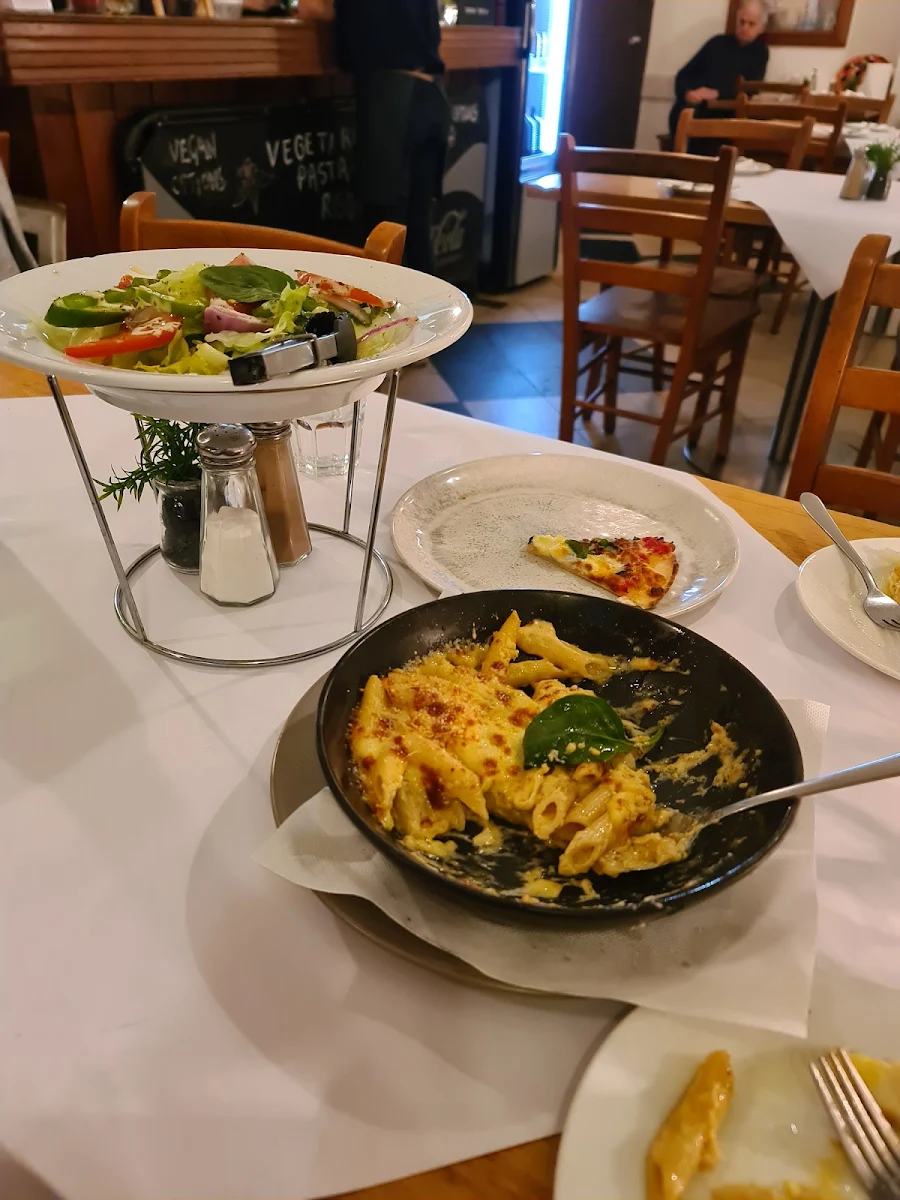 Macaroni and Cheese Garden Salad Spinach Pizza
