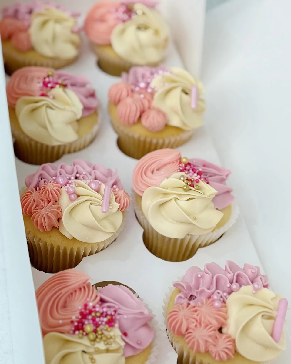 Highlights, Paris Diana Cakes