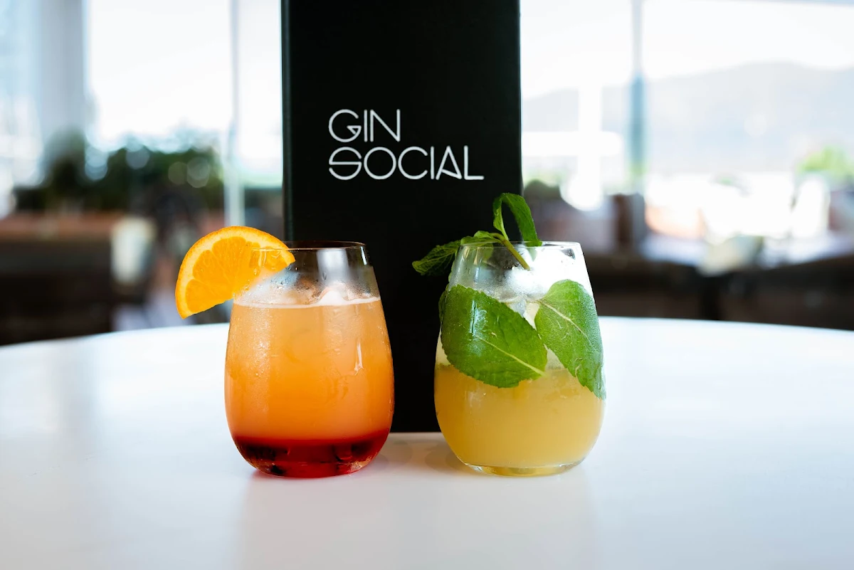 Highlights, Gin Social