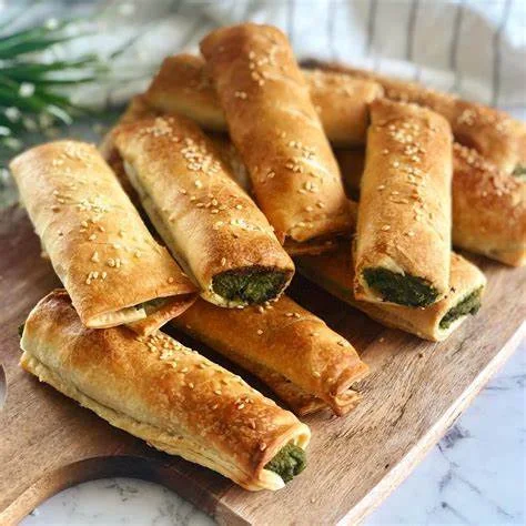 Spinach & Cheese S Roll, Tas's Bakery