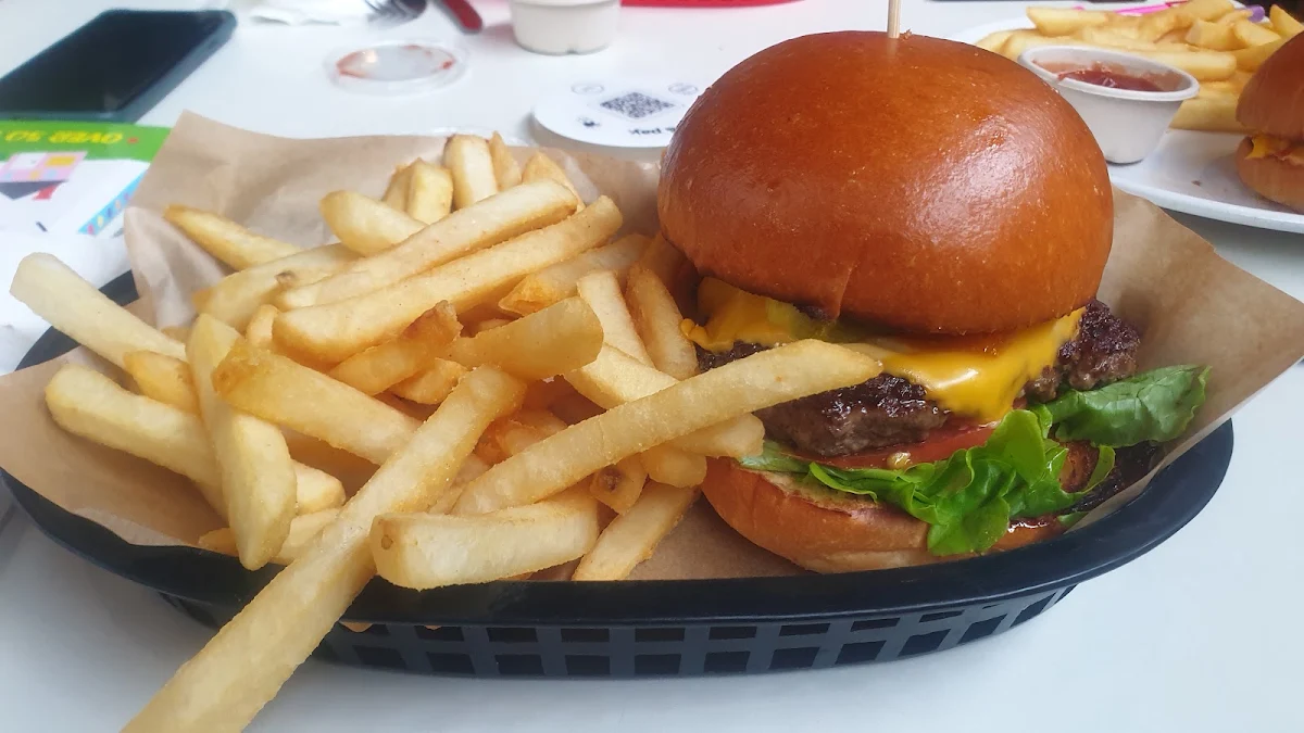 Cheeseburger and Chips, Terrey Hills Tavern