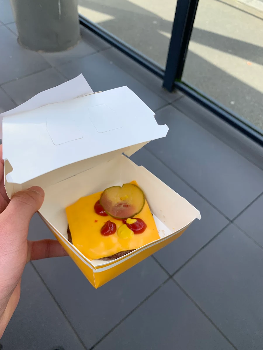 Cheeseburger, McDonald's Sandy Bay