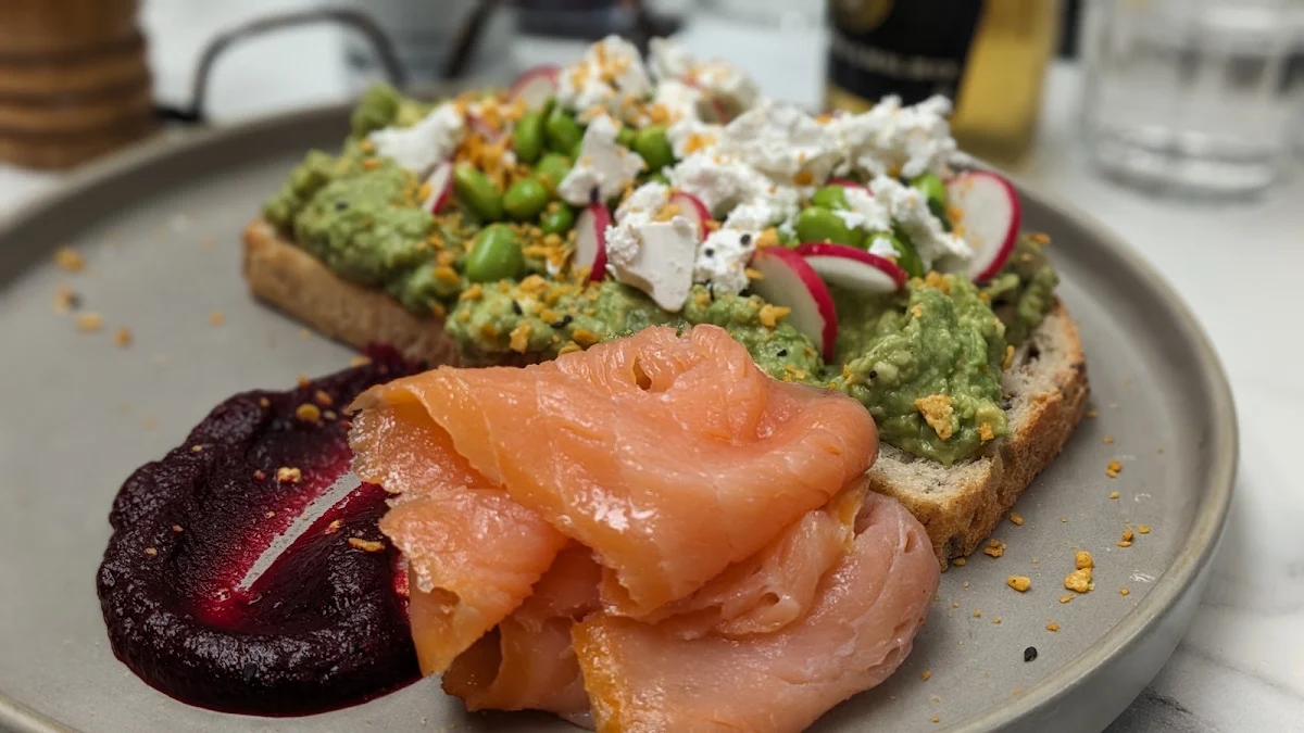 Smashed Avocado with Smoked Salmon