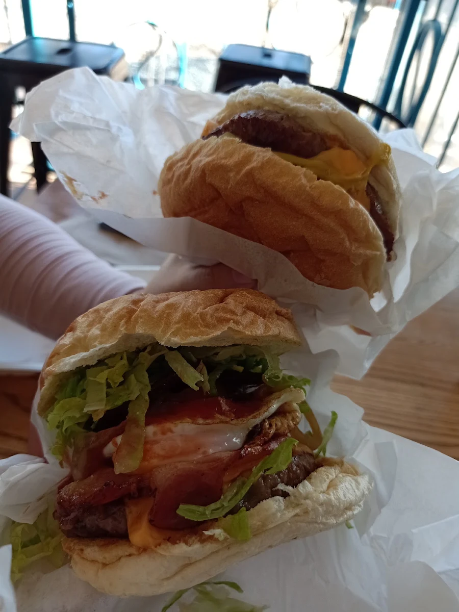 Lot Burger and Cheese Burger