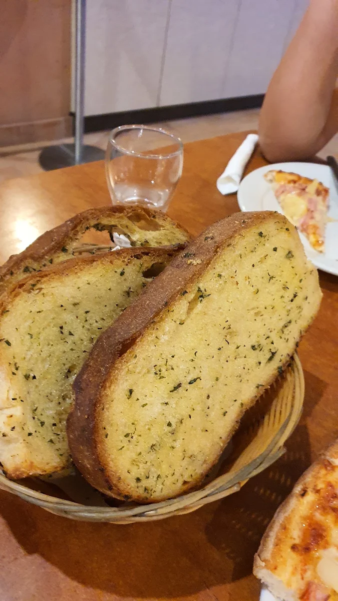 Garlic Bread, Gino's Spaghetti Bar