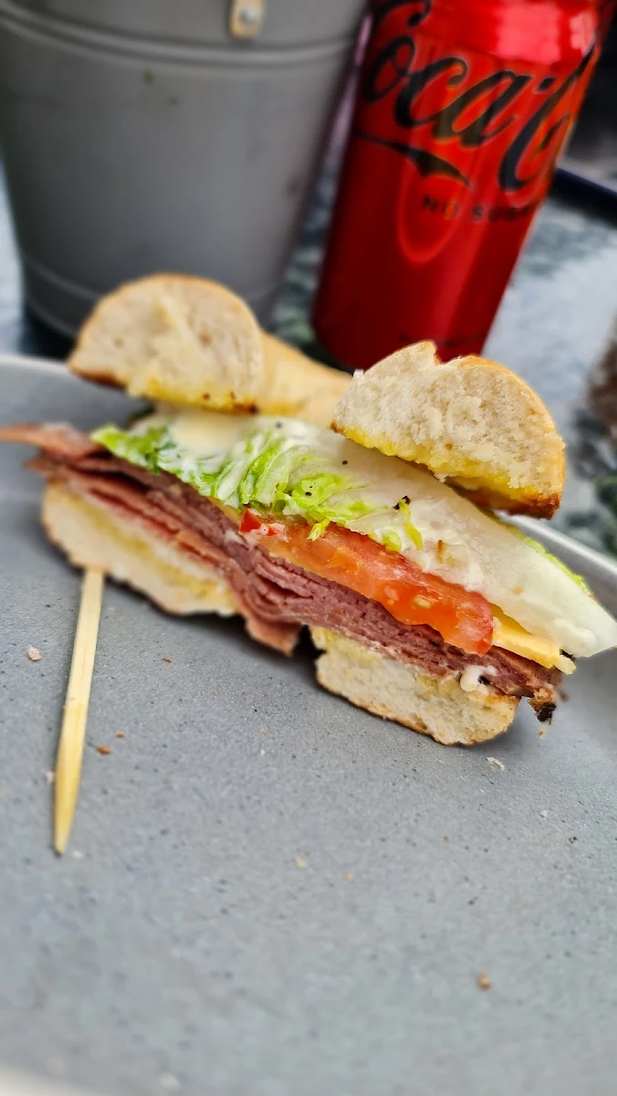 Highlights, Bakes & Bagels (Thomastown)
