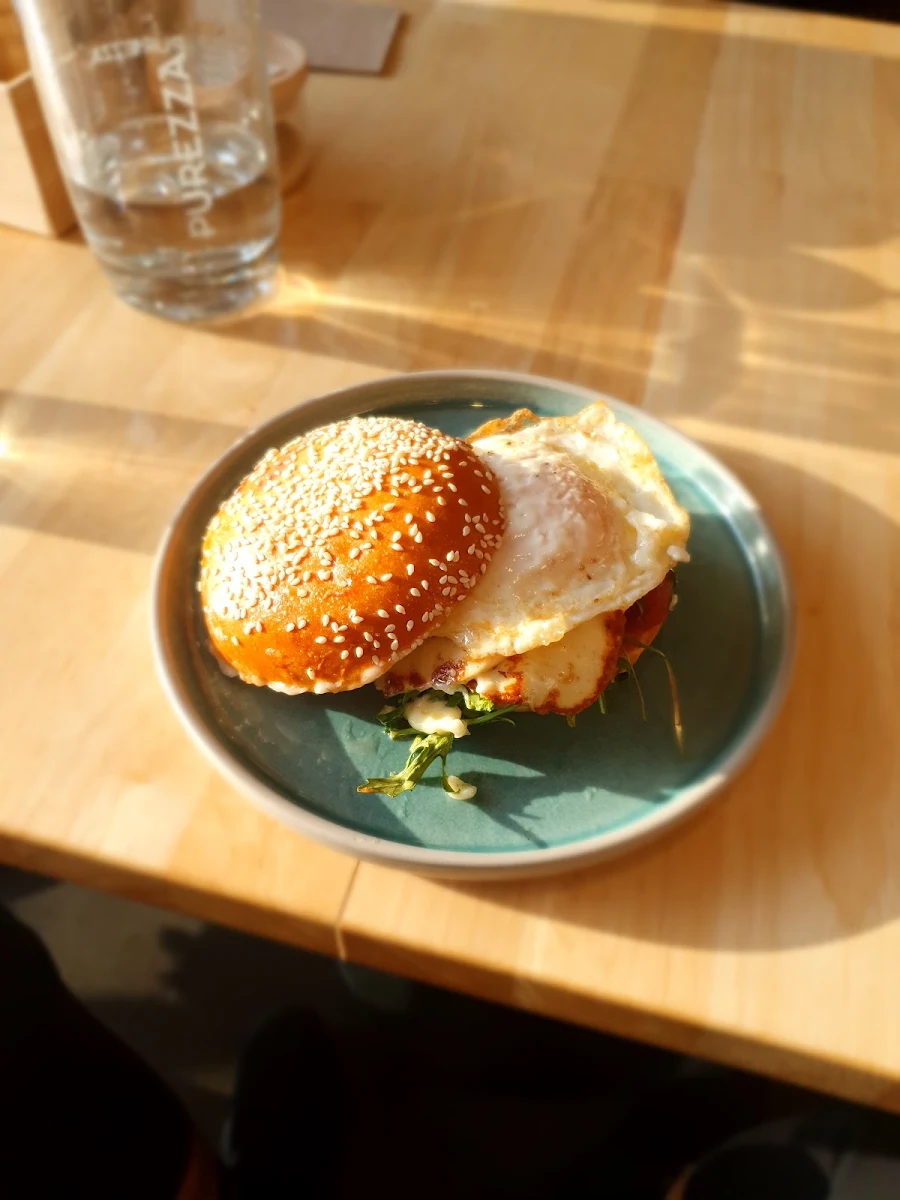 Egg Fetta Bun, GARY