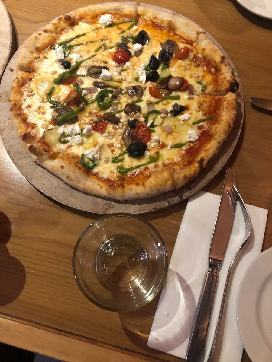 Margherita Pizza, Empire Bar