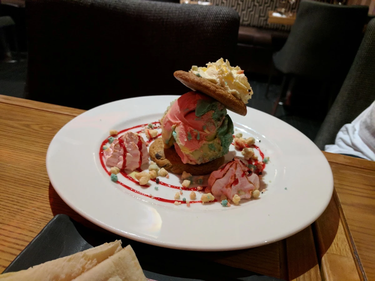 Strawberry Cheesecake, Empire Bar