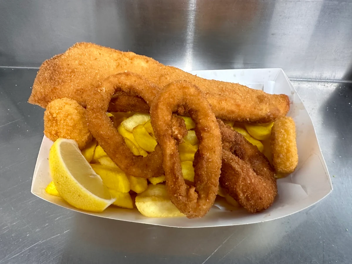 Snapper Chips & Can, Churchill Take-Away