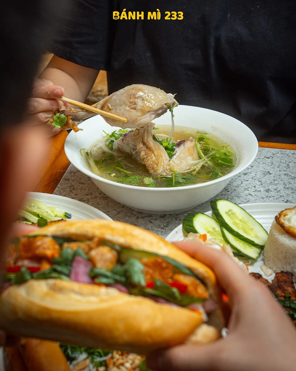 Highlights, Banh Mi 233