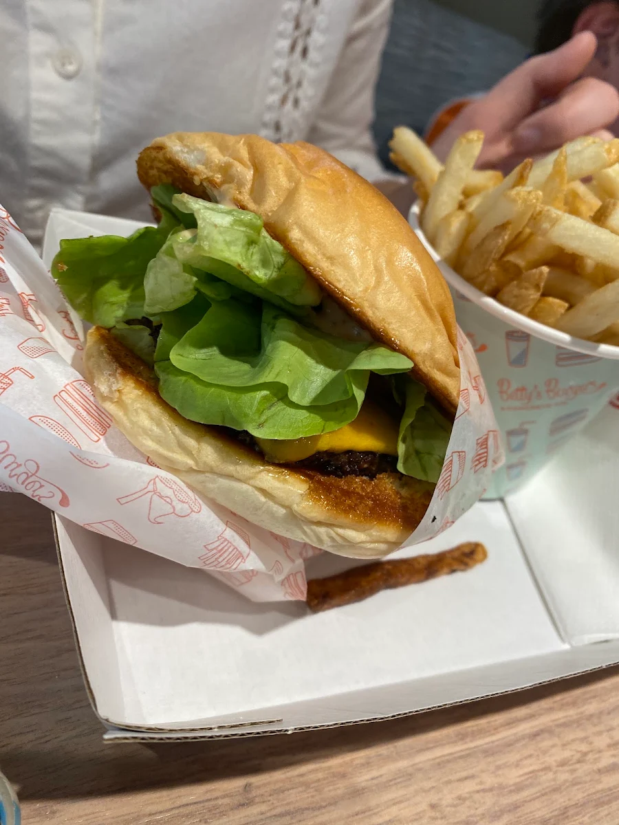 Betty Classic Burgers with French Fries and Tomato Sauce