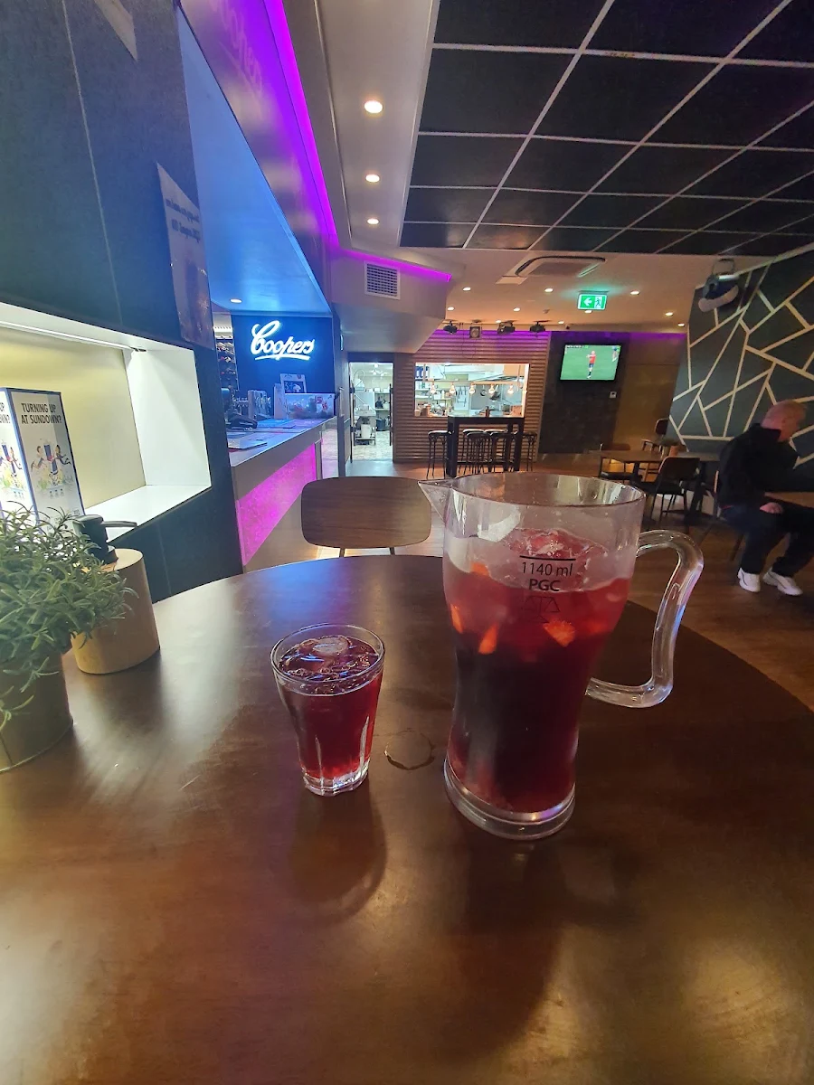 Highlights, Legends Bar