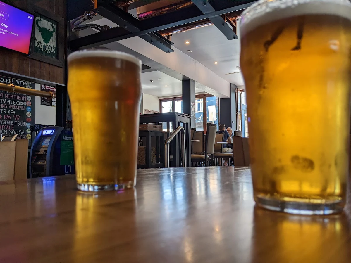 Carlton Draught Pints, Mt View Hotel