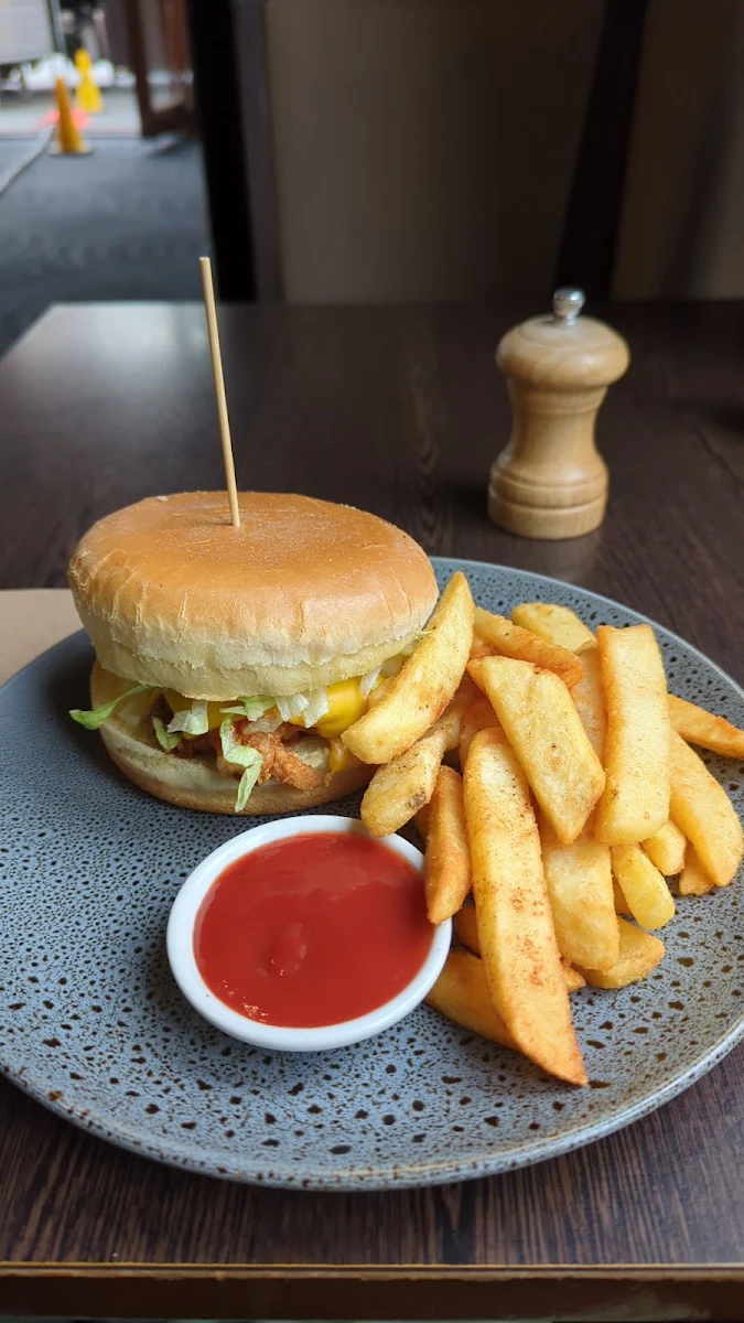 Chicken Burger, Mt View Hotel
