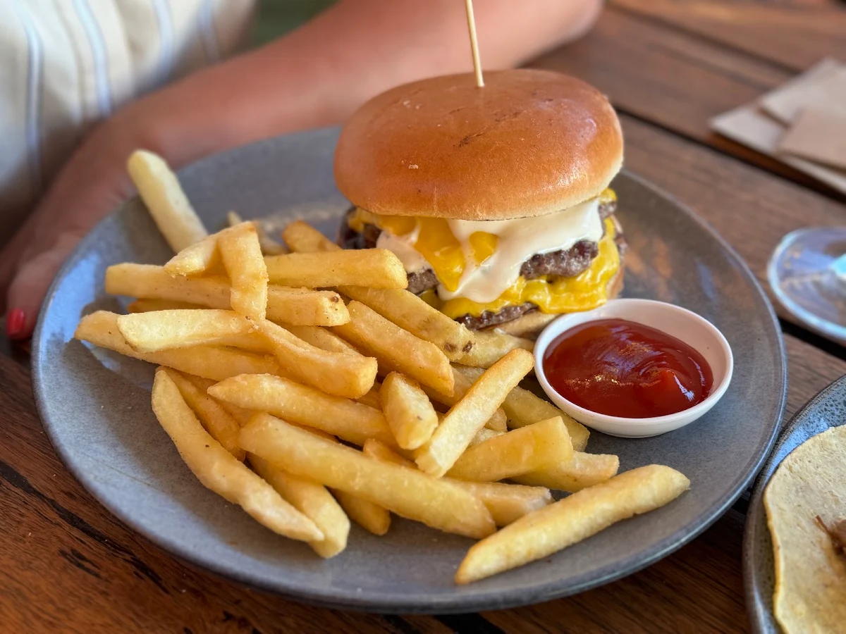 Double Smash Burger, Mt View Hotel
