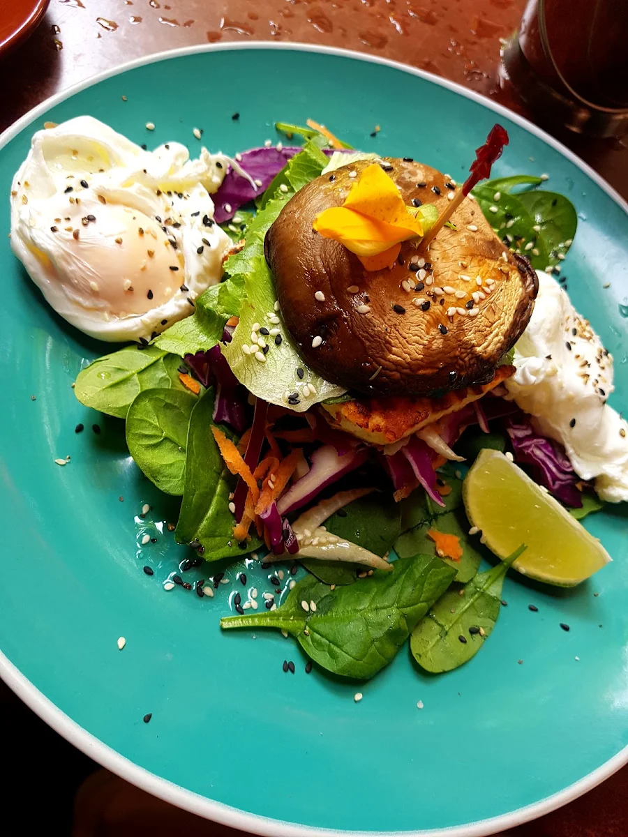 Mushroom Stack, Four Birds Cafe ni Isabella