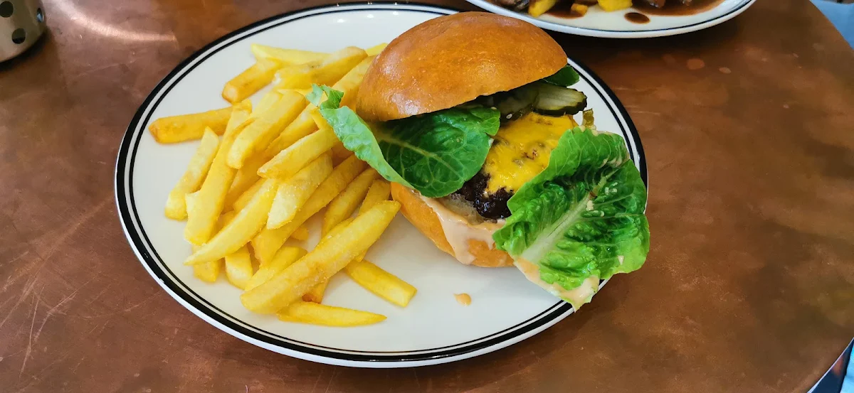 Burger, Prince Public Bar