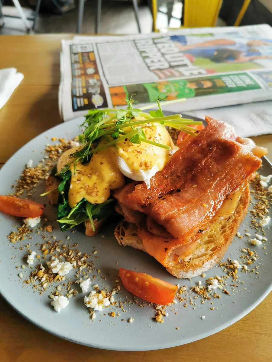 Eggs Benedict, Moco 151
