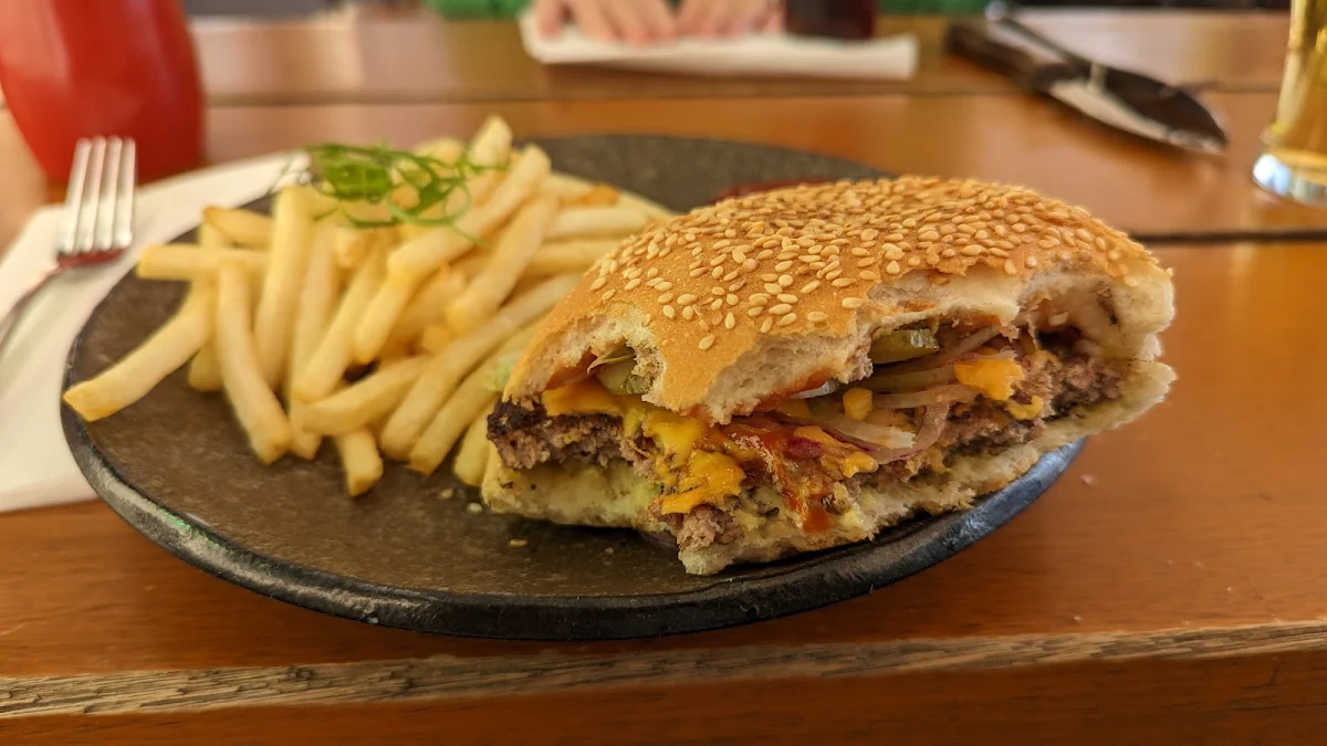 Cheese Burger, The Whaler