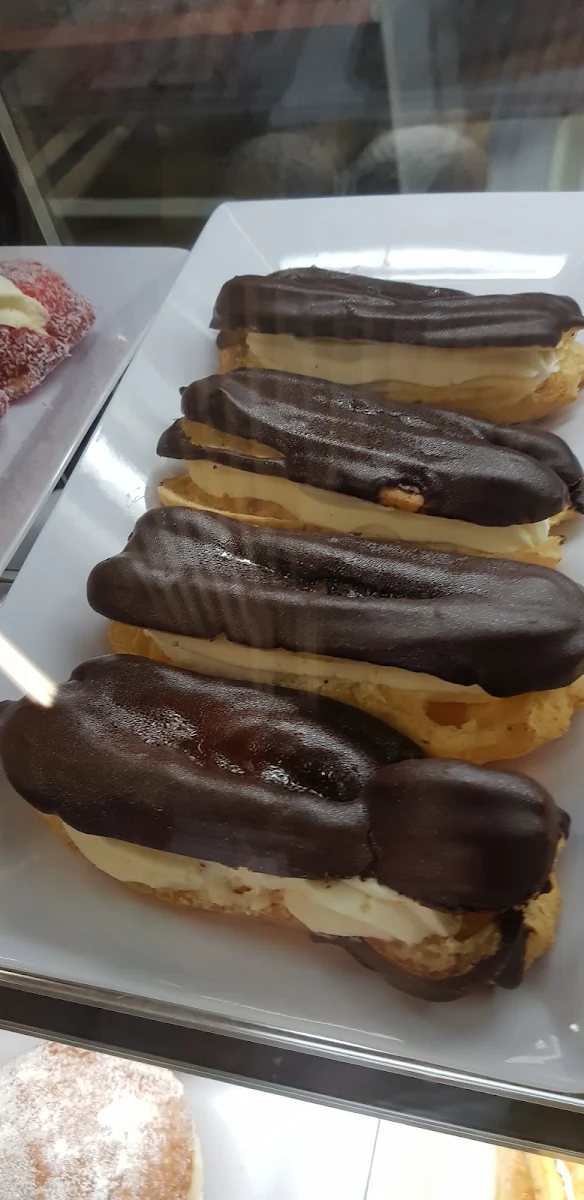 Chocolare Eclair, Keith Bakery and Coffee shop