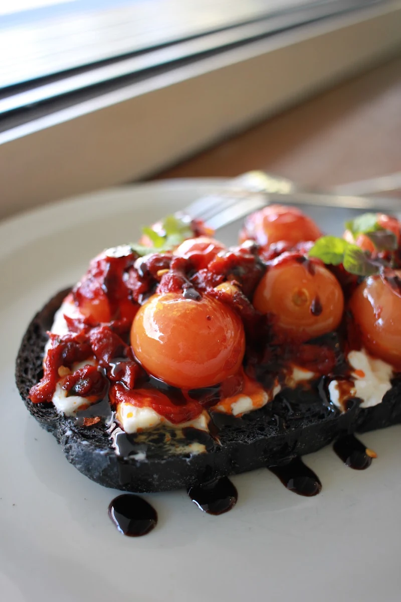 Stracciatella Toast, Qué