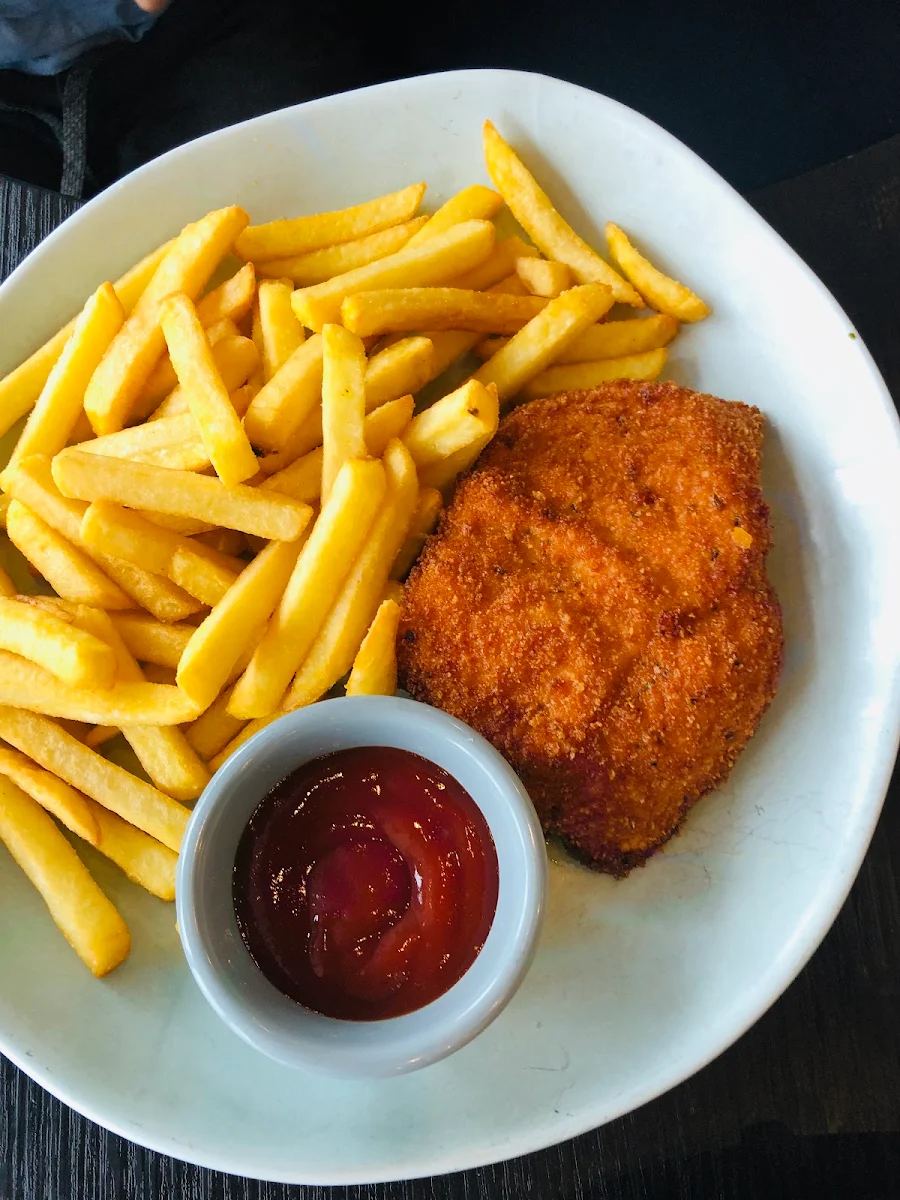 Schnitty & Chips, RASHAYS - Punchbowl