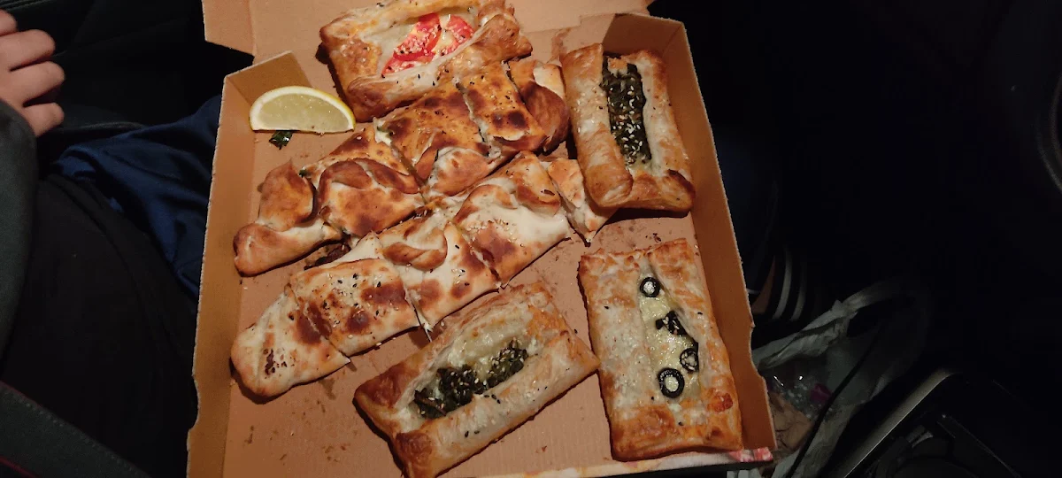 Pide, Suhhtan bakery Bankstown - Halal Manoush and Pizzas