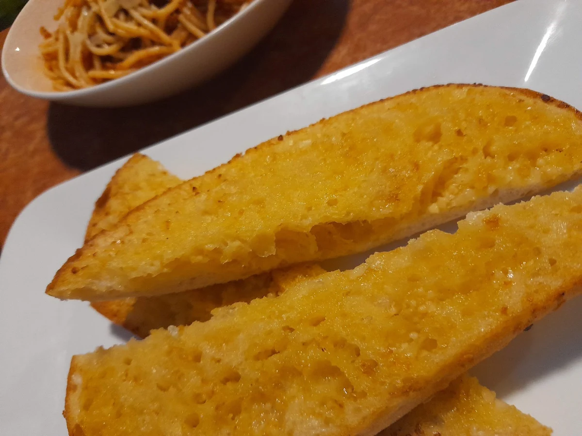 Garlic Bread, Family Hotel
