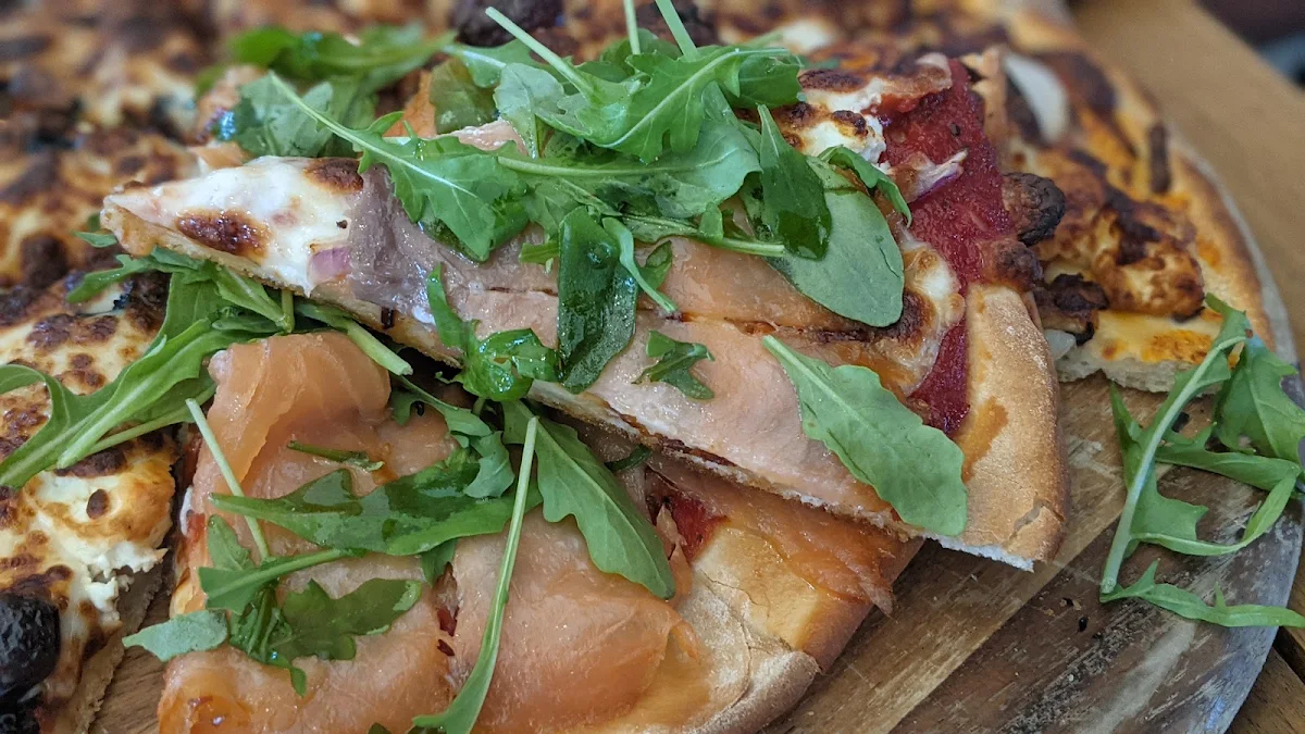 Salmon Pizza, Benchmark on Booner