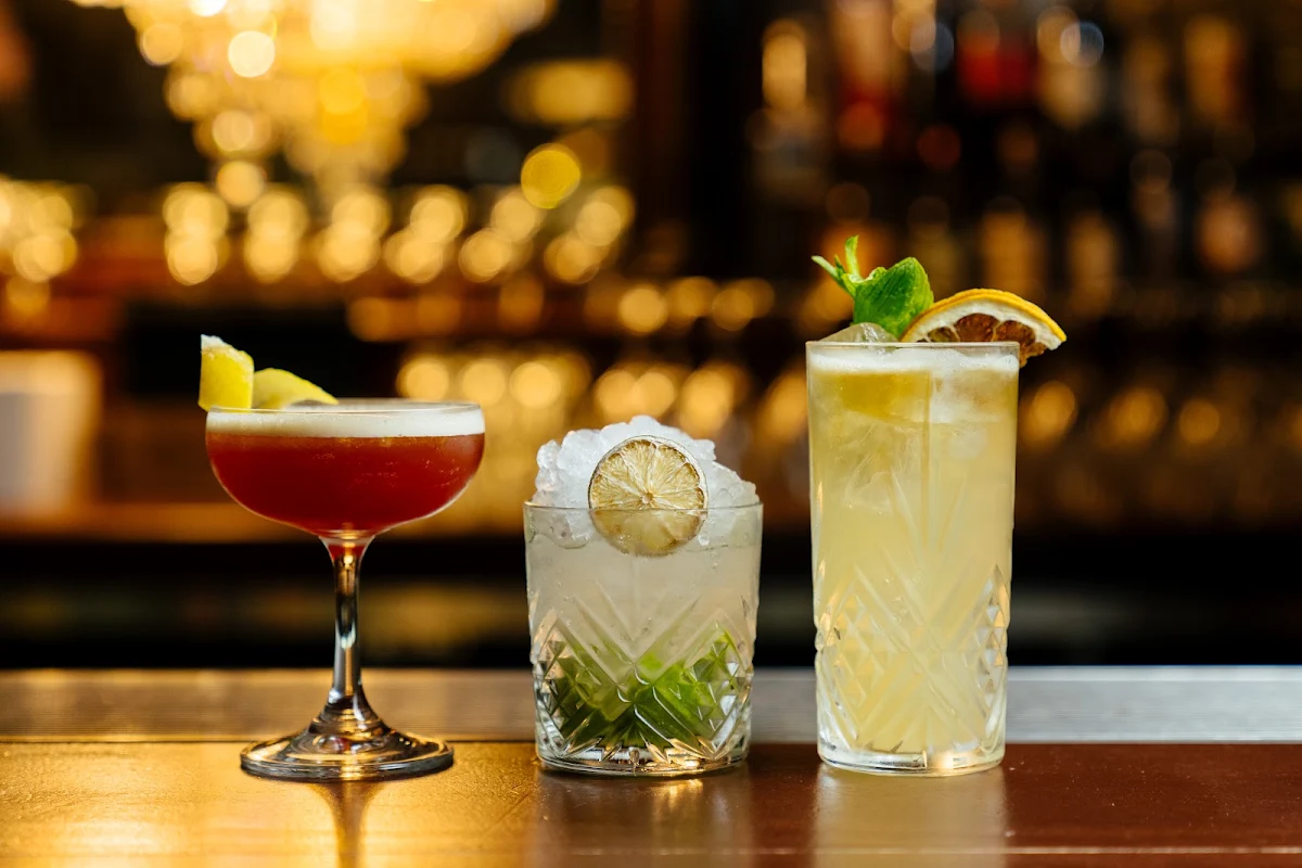 Highlights, L'Chaim Bar