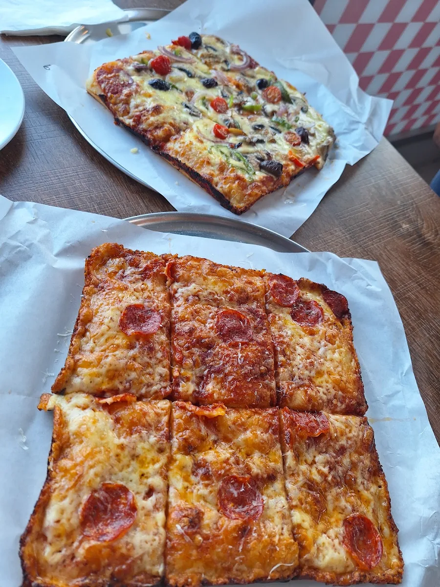 Highlights, Reggie's Detroit Pizza