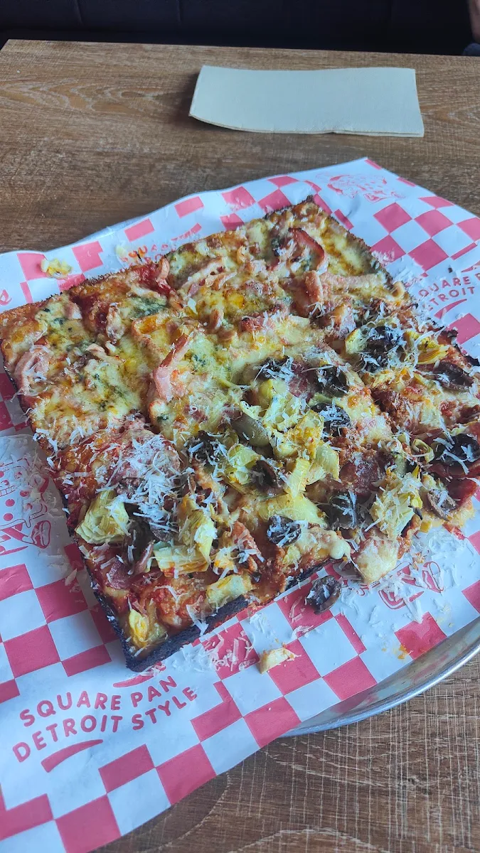 Highlights, Reggie's Detroit Pizza