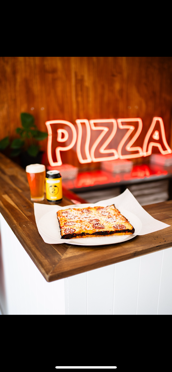 Highlights, Reggie's Detroit Pizza
