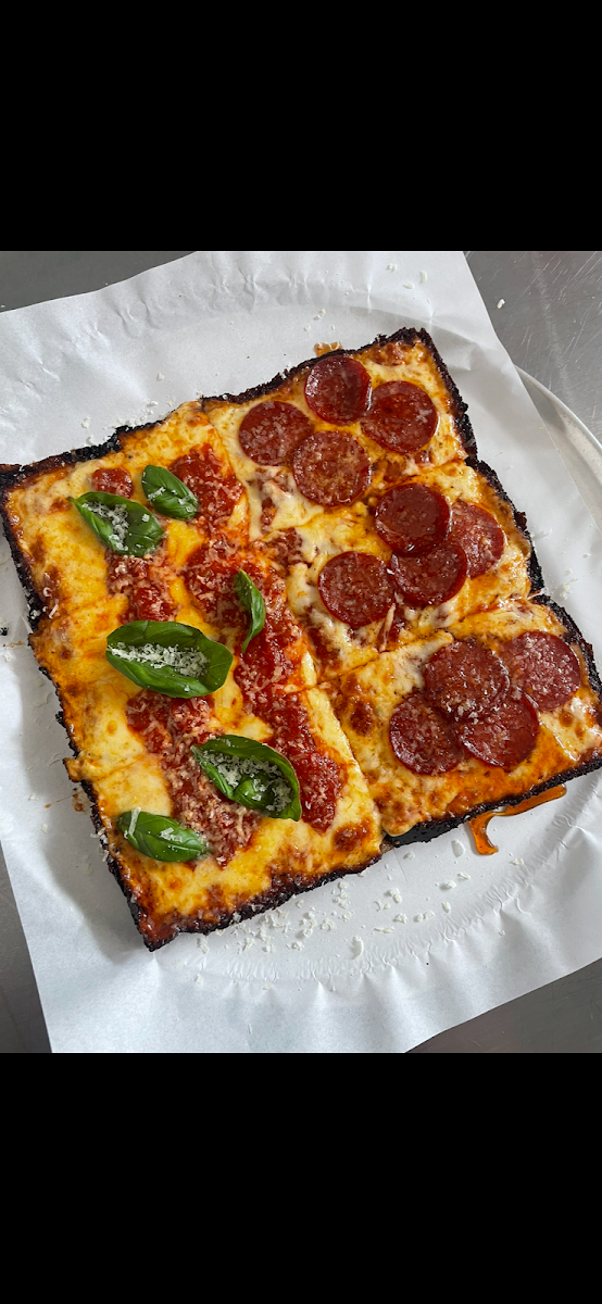 Highlights, Reggie's Detroit Pizza
