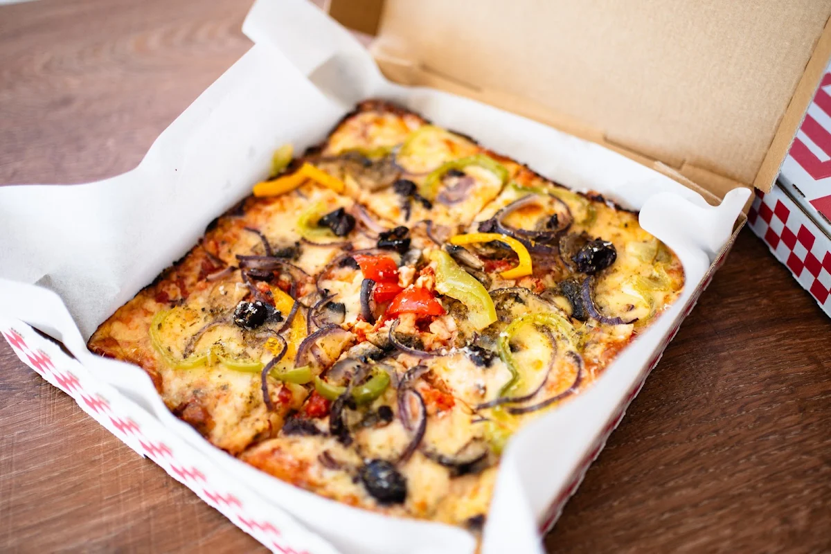 Highlights, Reggie's Detroit Pizza