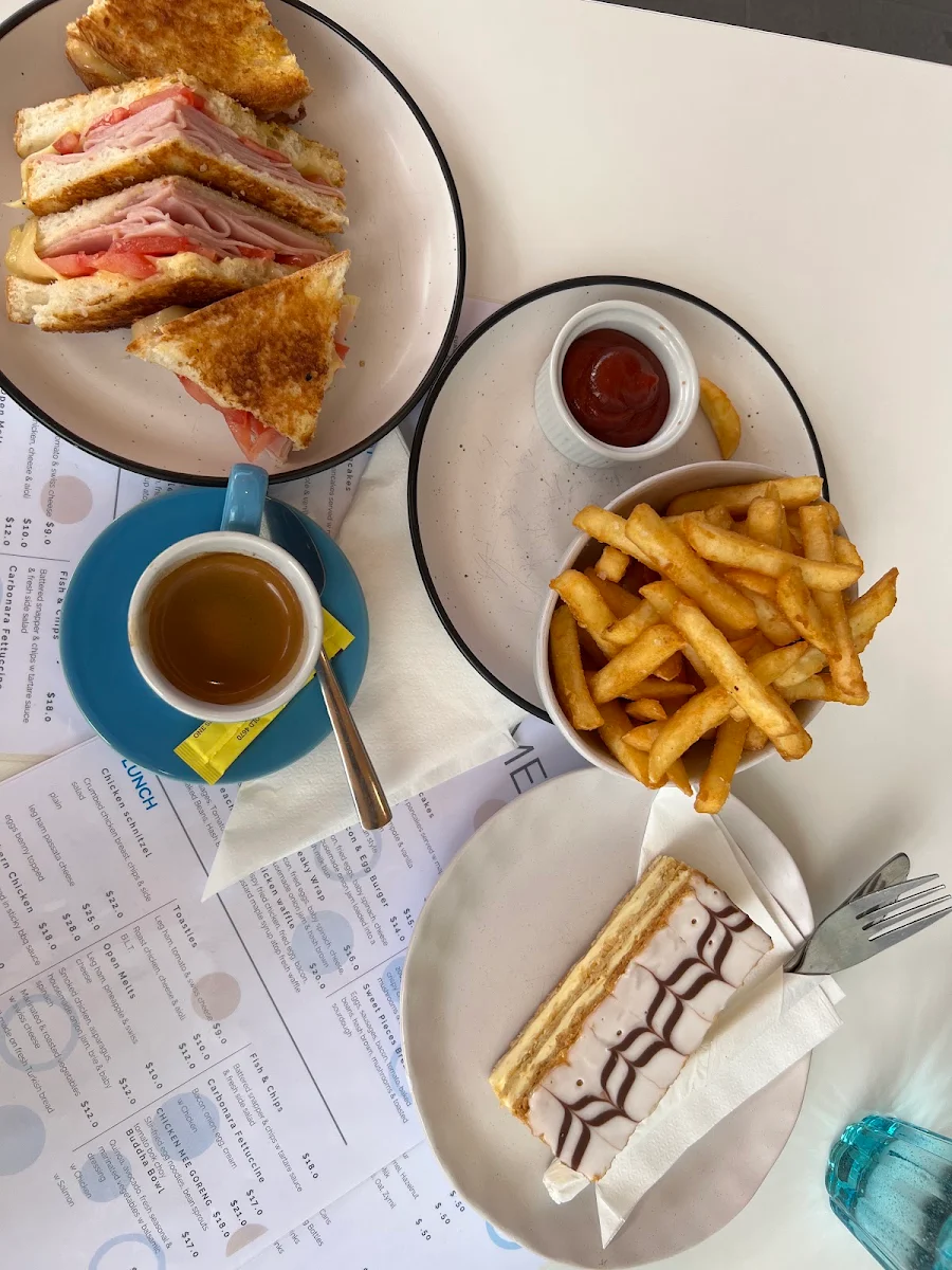 Highlights, Sweet Pieces Cafe