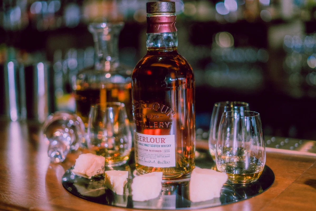 Highlights, Radio Social Club & Cocktail Bar