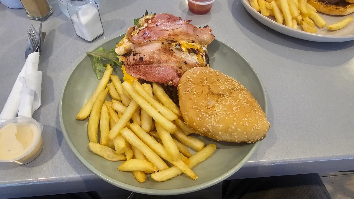 Beef Burger, Cafe Injoy